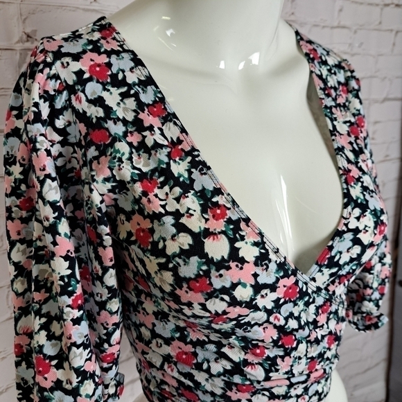 URBAN Outfitters Puff Sleeve Cropped Top - Picture 4 of 12